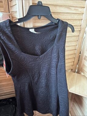 Cesem Floral-Textured Sleeveless Top Medium